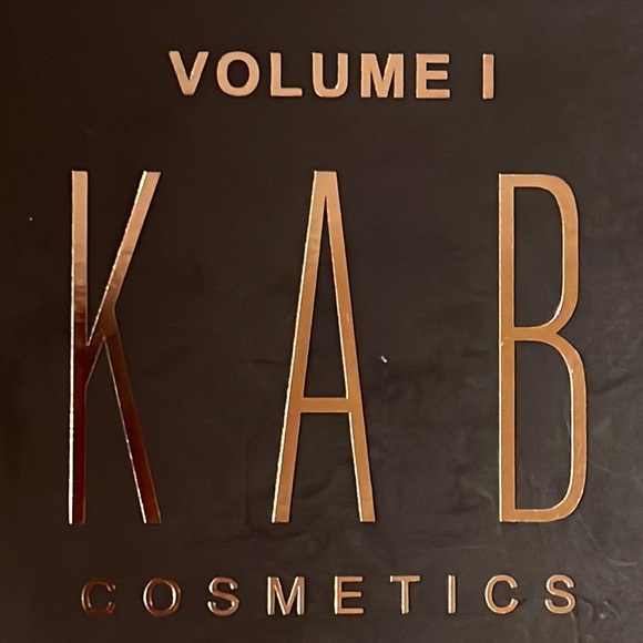 KAB Cosmetics CONTOUR PALETTE- Volume 1 - Picture 6 of 7